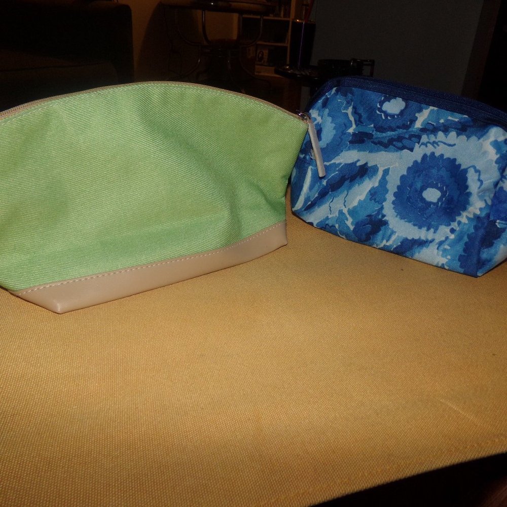 2 Estee Lauder cosmetic bag/makeup bag/toiletry